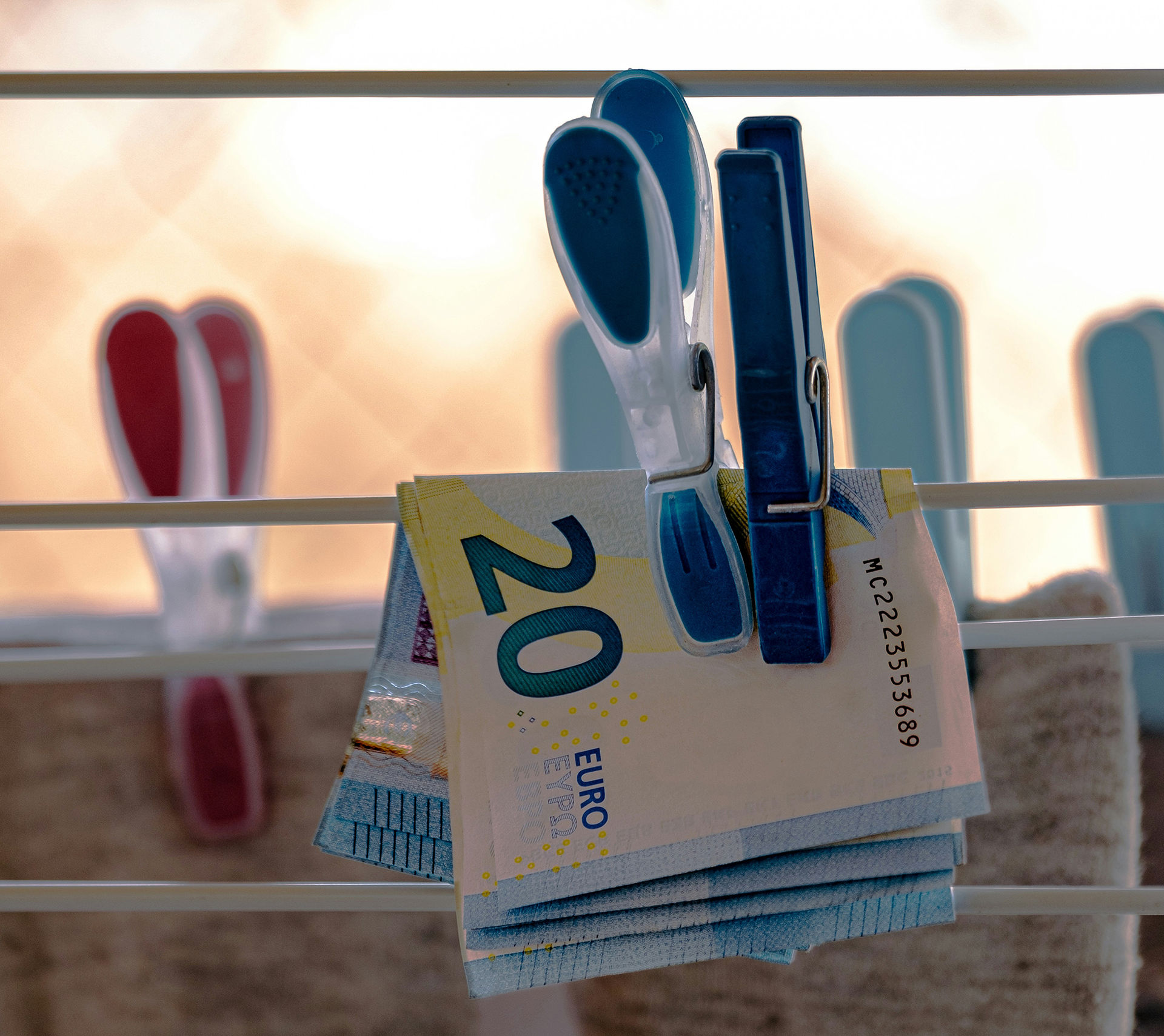 Tycker du att Sverige borde införa euro?