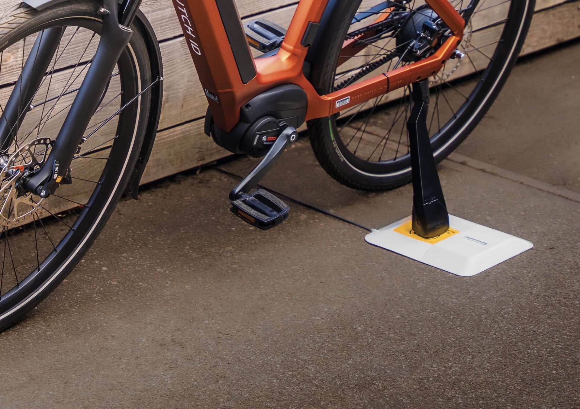 Ladda elcykeln via stödet