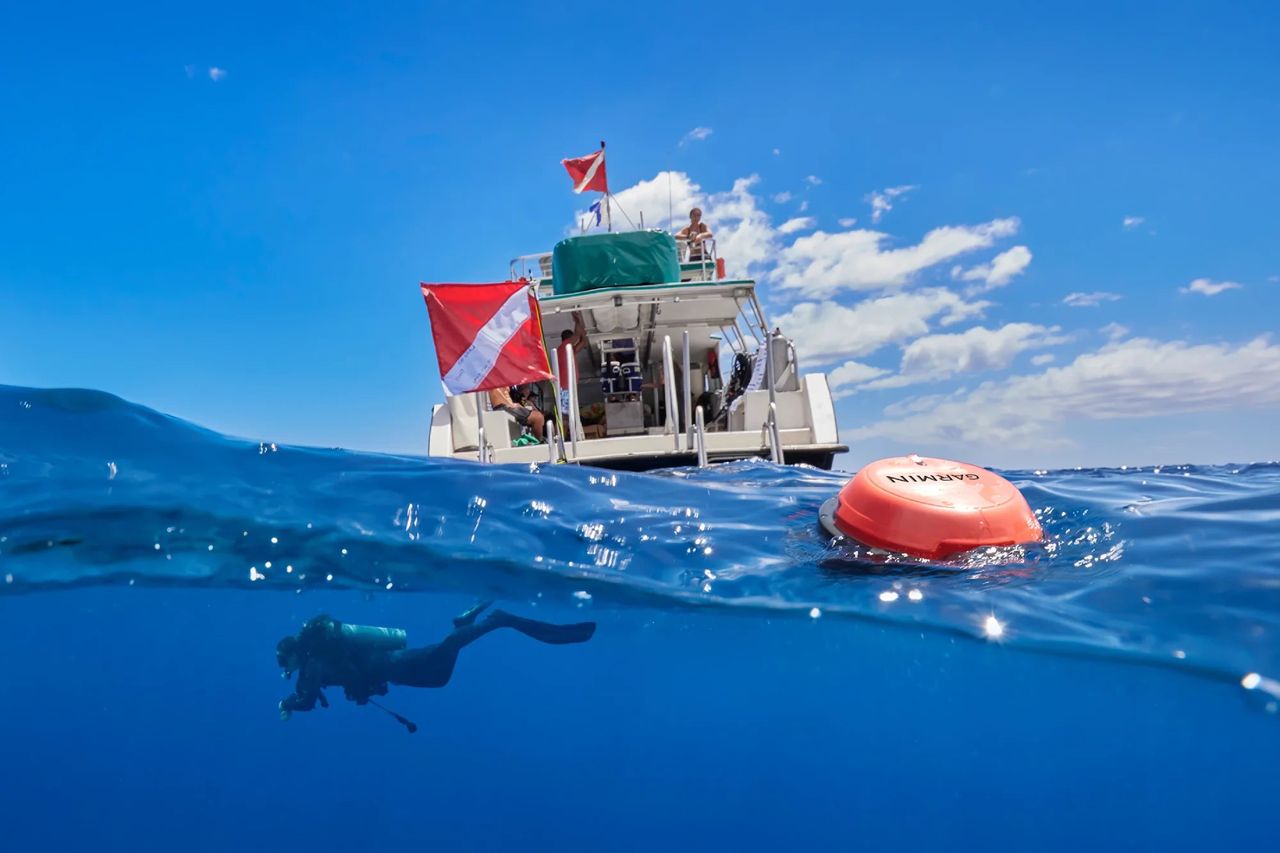 Garmin släpper boj som håller koll på dykare