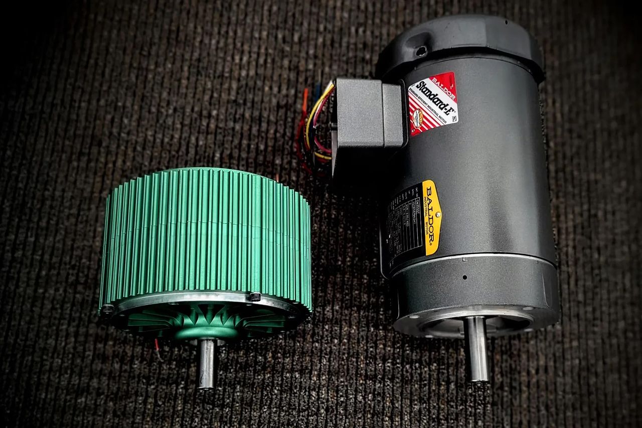 Conifers elmotor använder magneter av järn