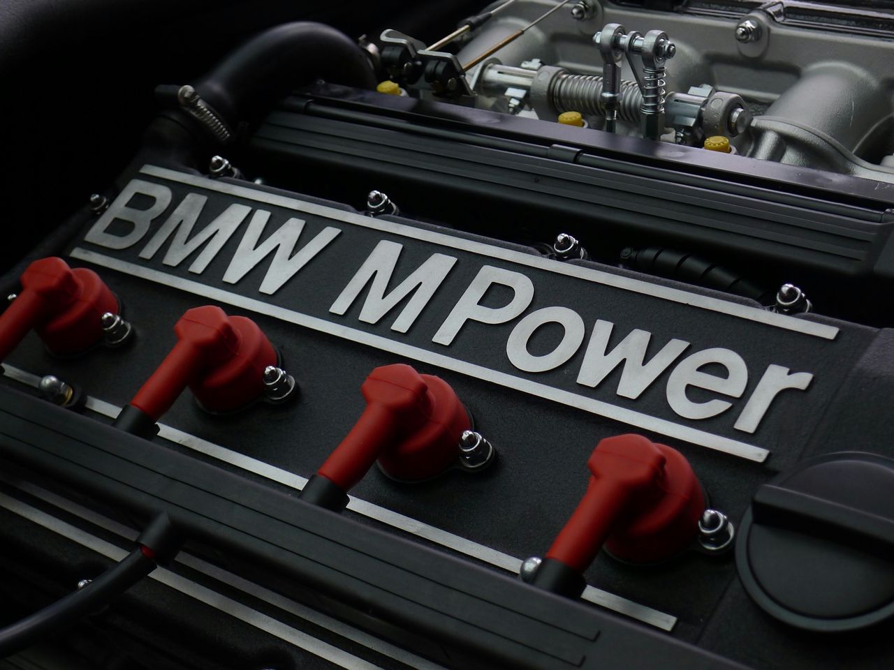 BMW: V8 och rak sexa blir kvar