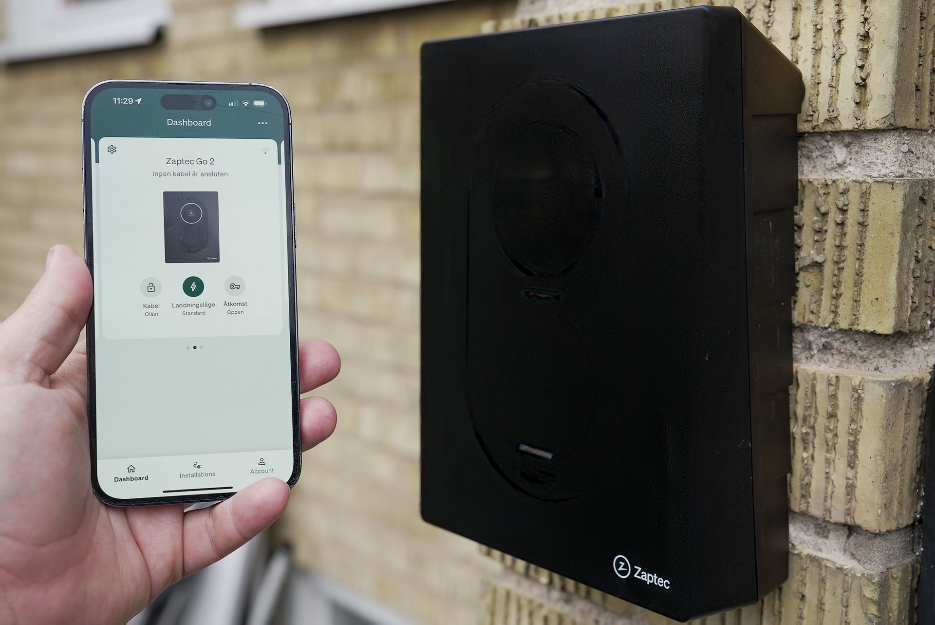 En smart laddbox som är redo för solceller och V2G