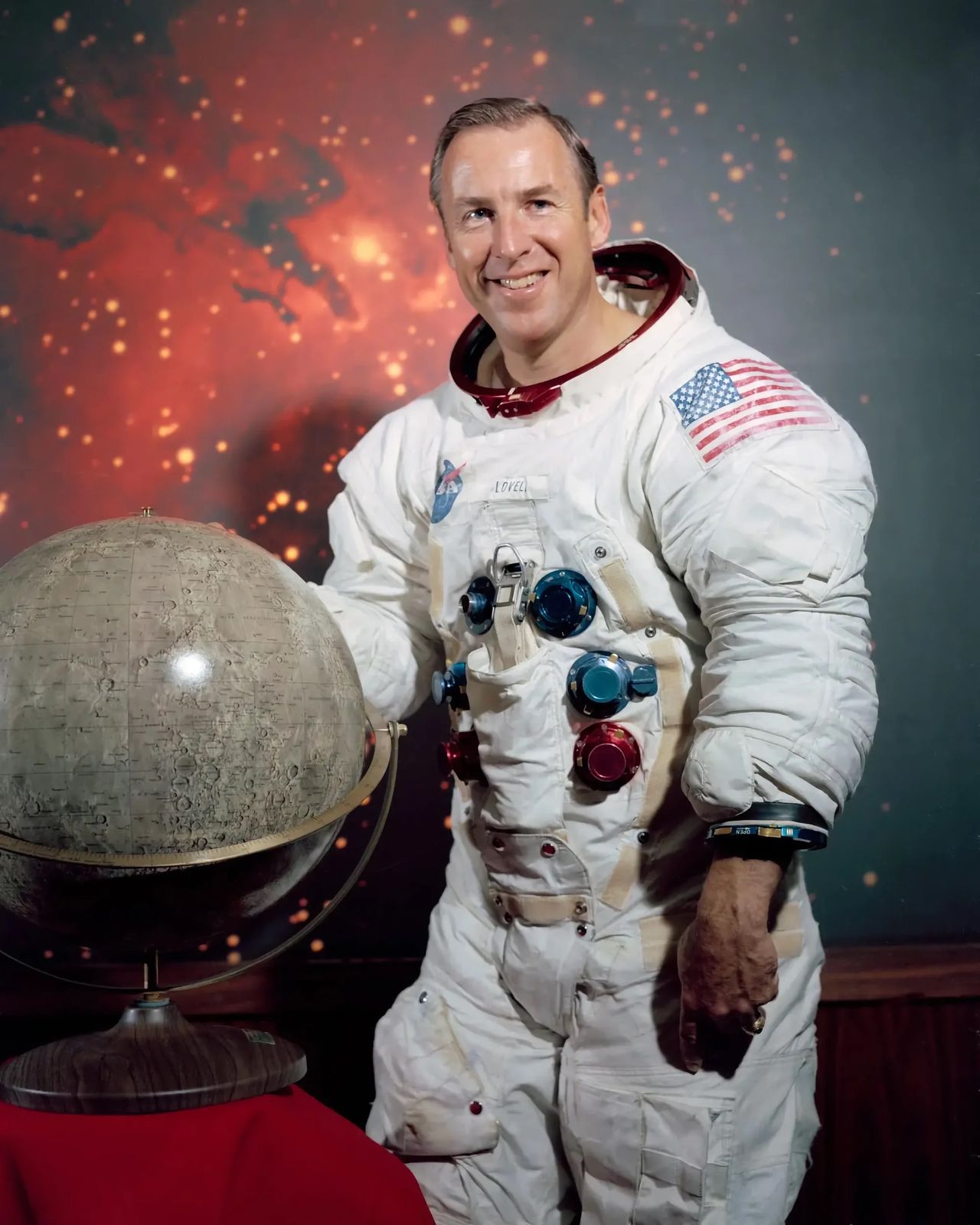Astronauten Jim Lovell har dött