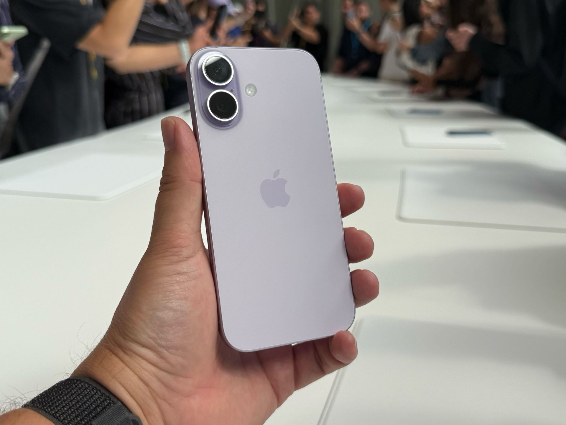 Nya iPhone 17 finns bara i en storlek