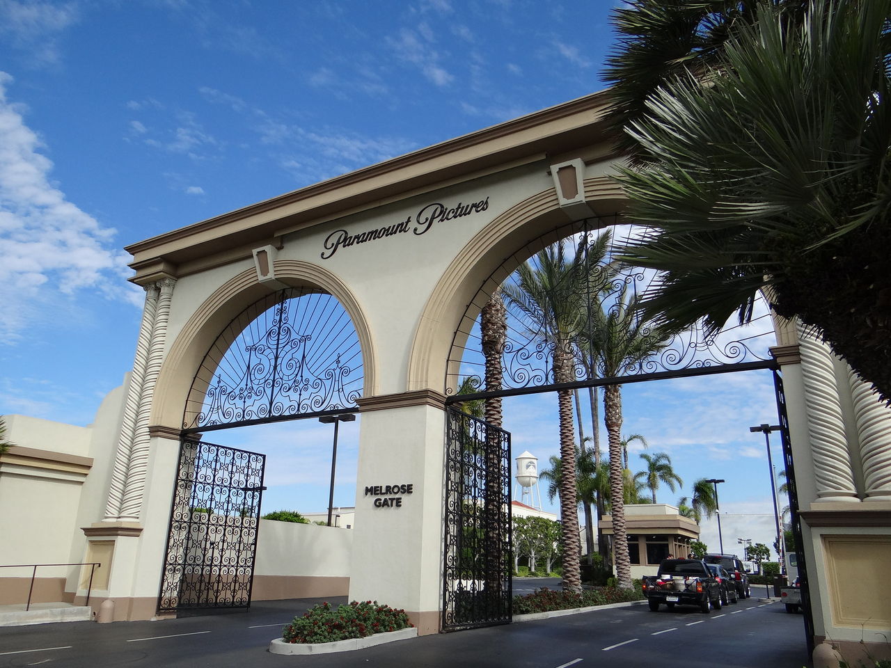 Paramount vill köpa Warner Bros