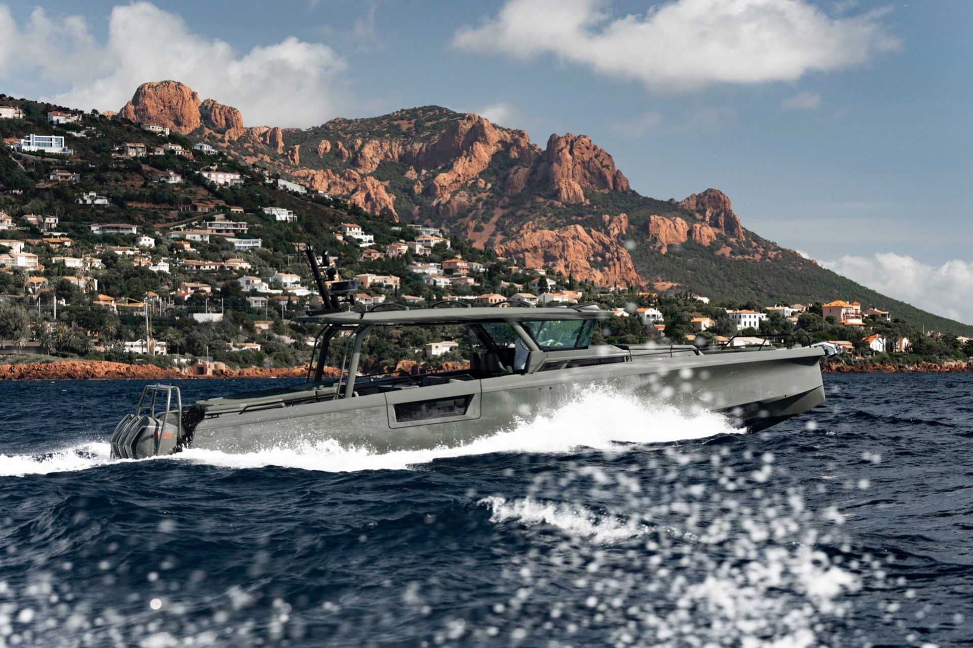 Brabus presenterar snabba båten Shadow 1500