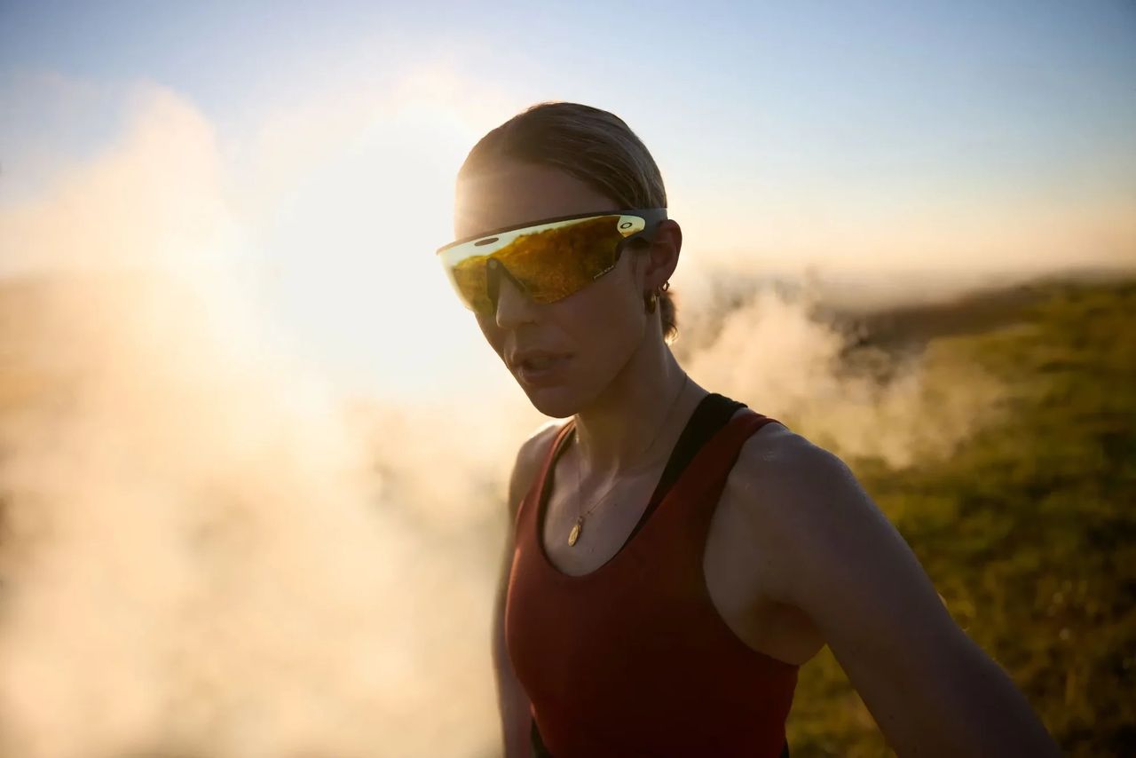 Meta visar upp nya Oakley-glasögon