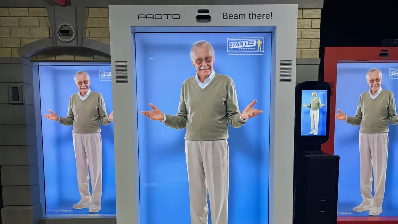 Stan Lee dök upp som hologram på Comic Con