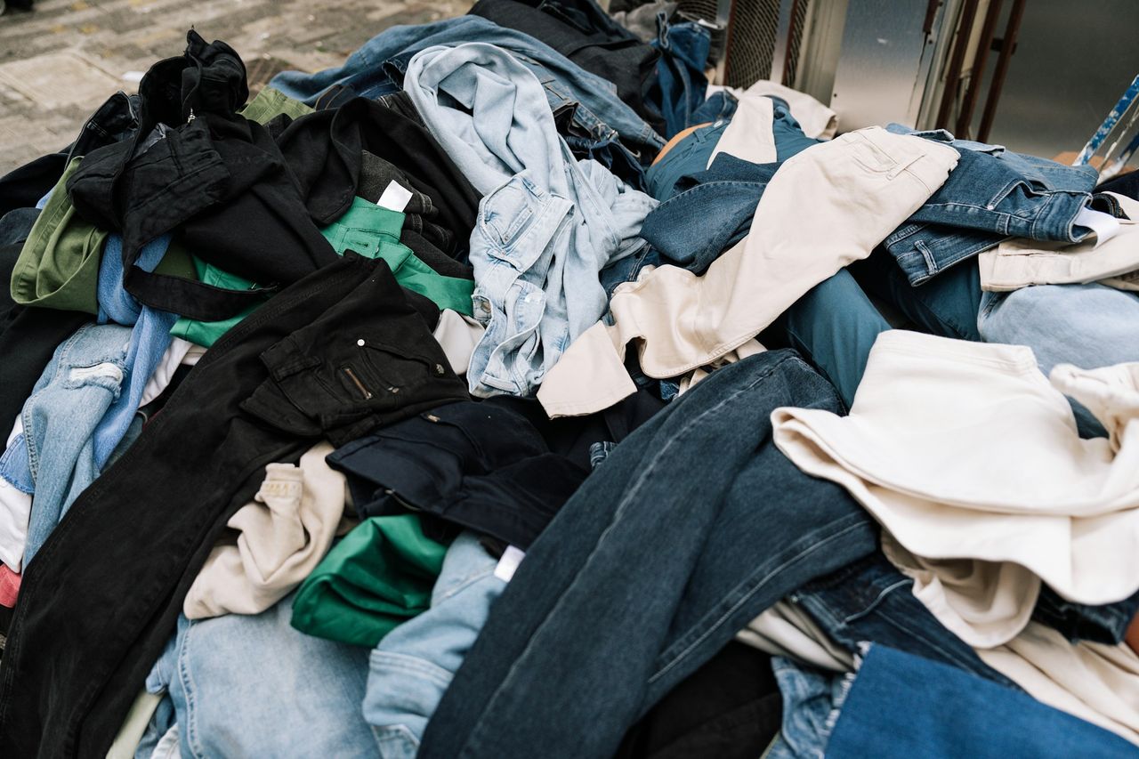Nu får du slänga trasiga kläder i soporna igen