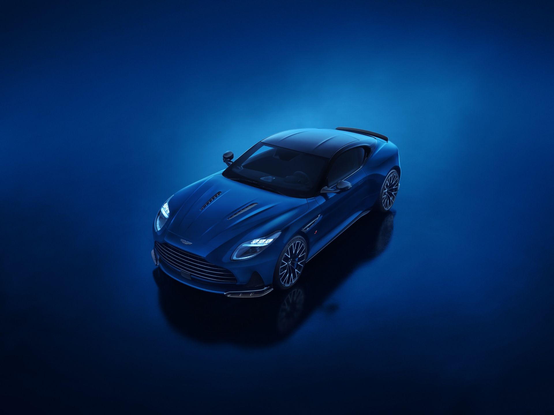 Aston Martin DB12 med lite extra knuff