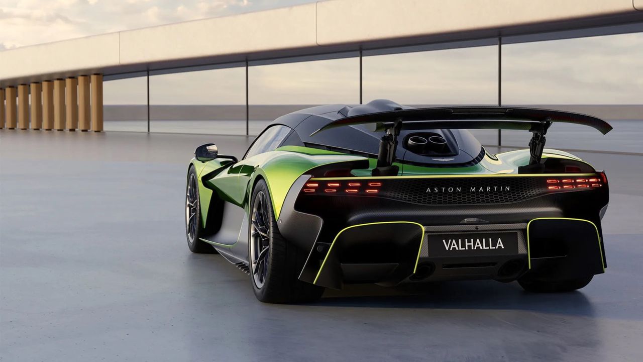 Aston Martin räknar med miljardförlust i år
