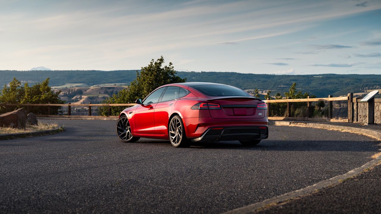 Uppdaterade Model S och Model X börjar säljas i Sverige