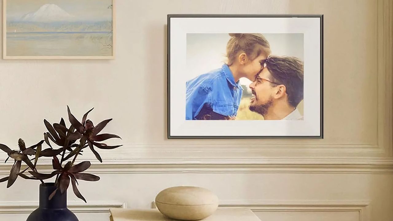 Auras nya digitala fotoram har en E Ink-skärm