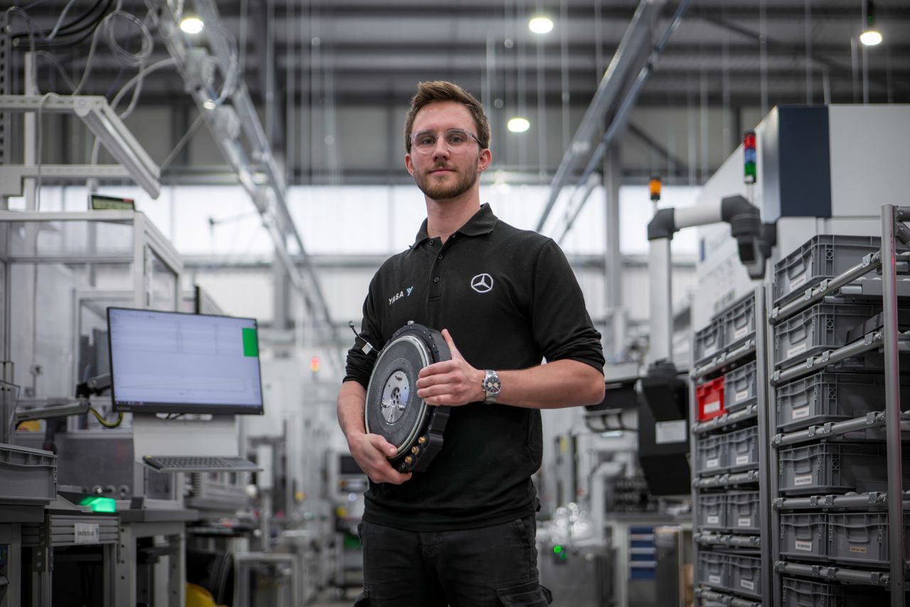 Yasas nya elmotor väger 13 kilo och har över 1000 hästar
