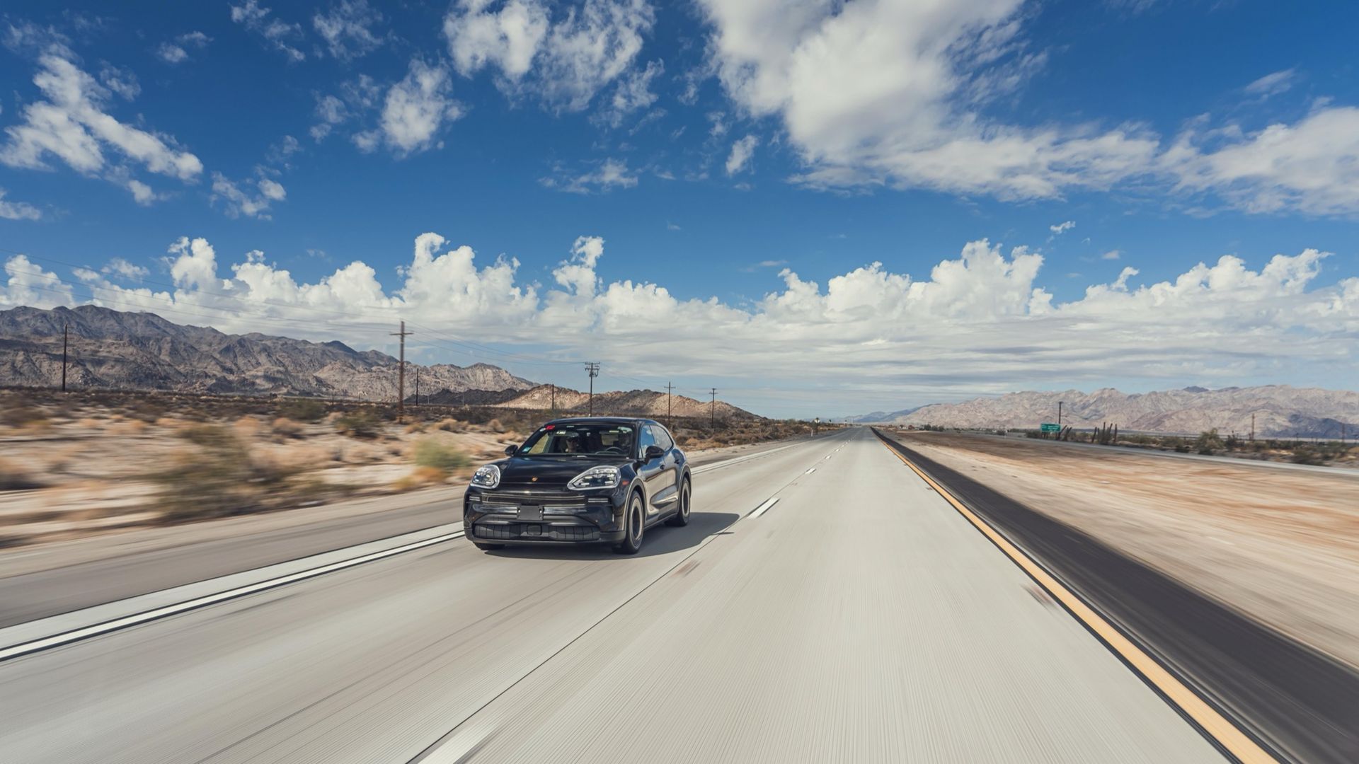 Eldrivna Cayenne tar sig 60 mil på en laddning