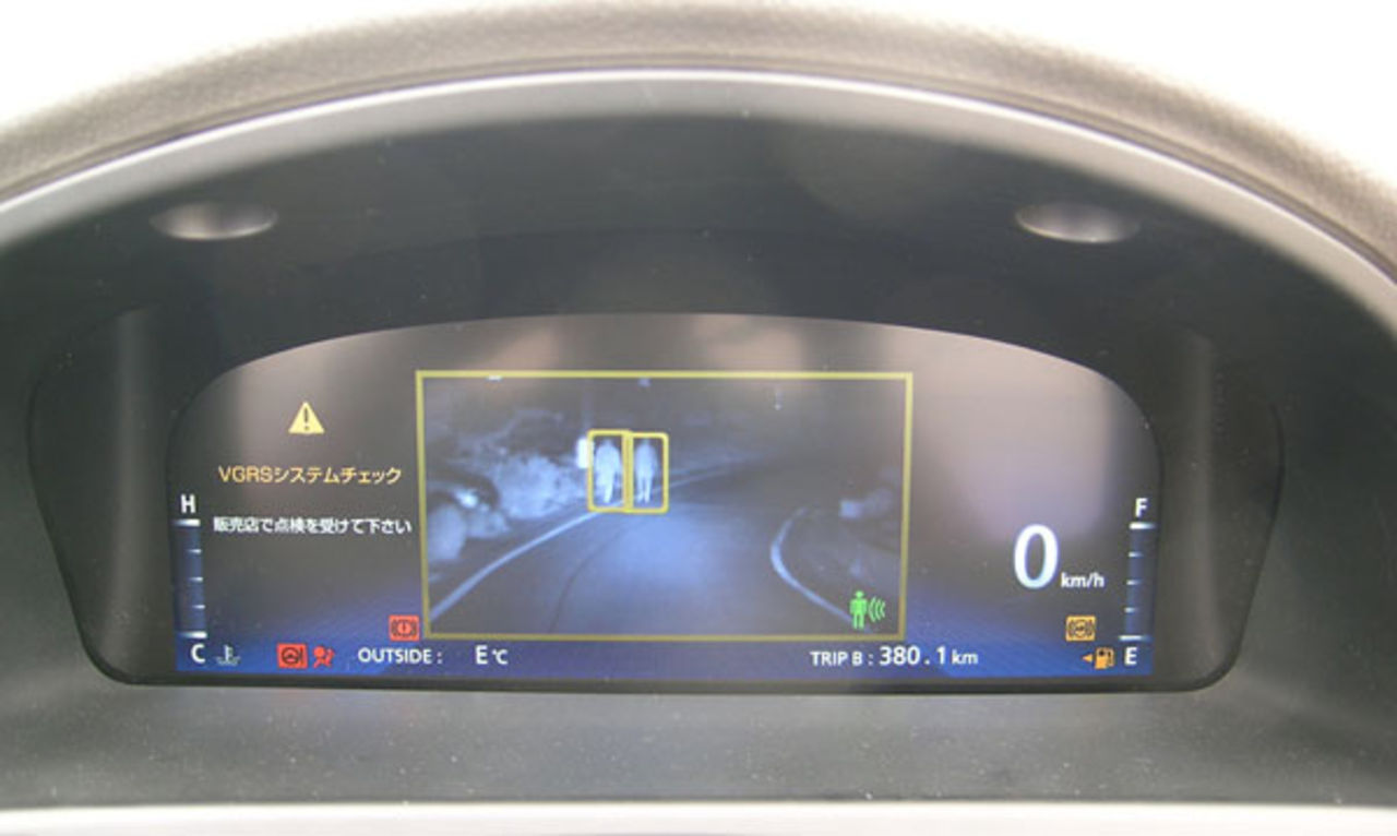 Toyota hittar fotgängare i mörkret