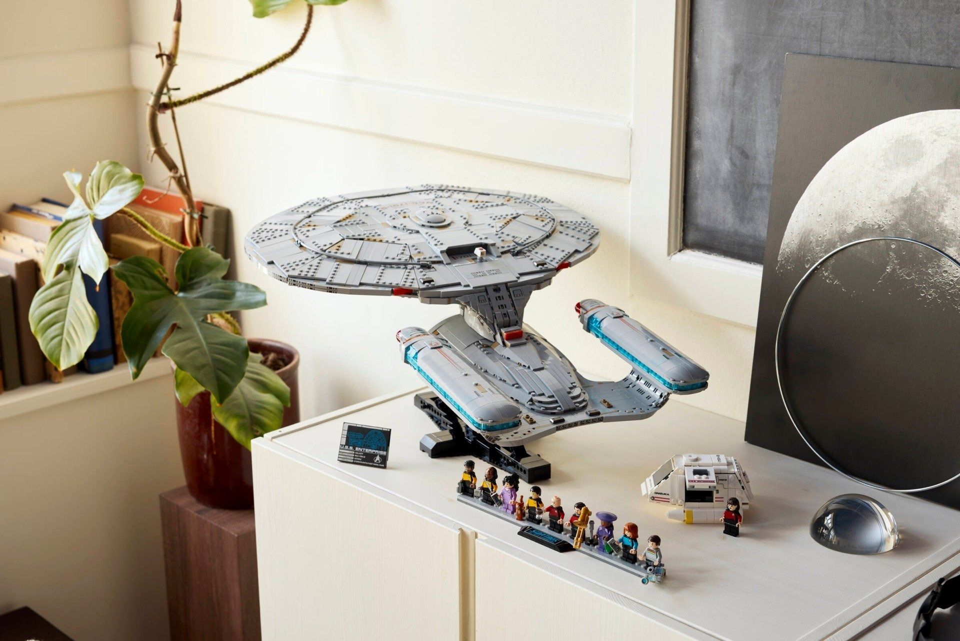 LEGO släpper Star Trek-bygge av USS Enterprise-D