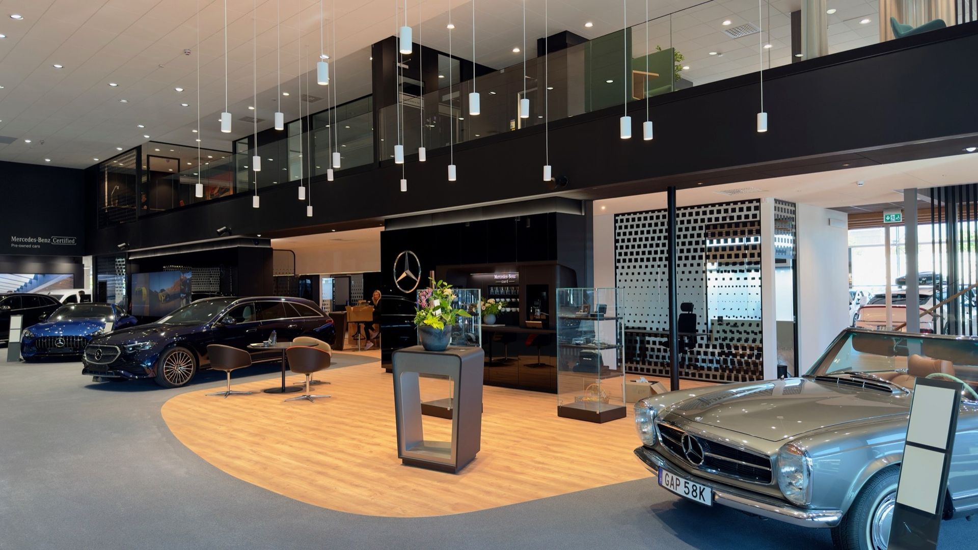 Mercedes satsar stort på svenska bilhallar