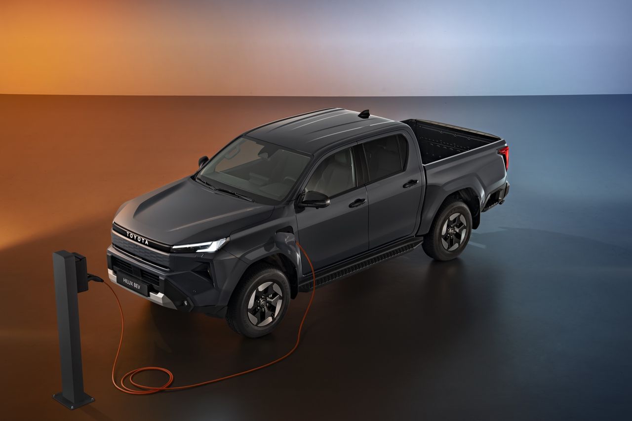 Toyota Hilux med eldrift kommer hit för första gången