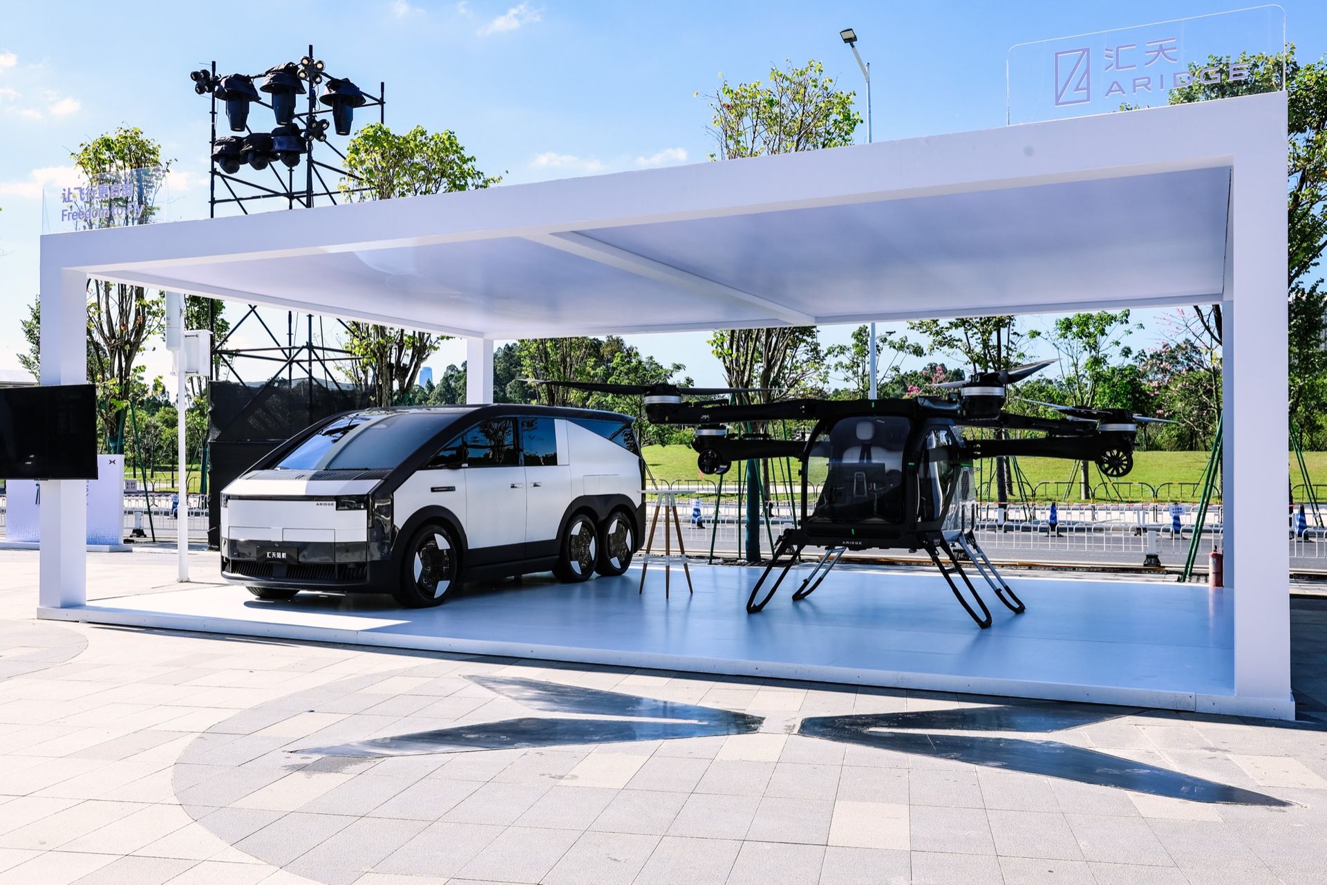 Xpeng visade massa nytt på teknikevent