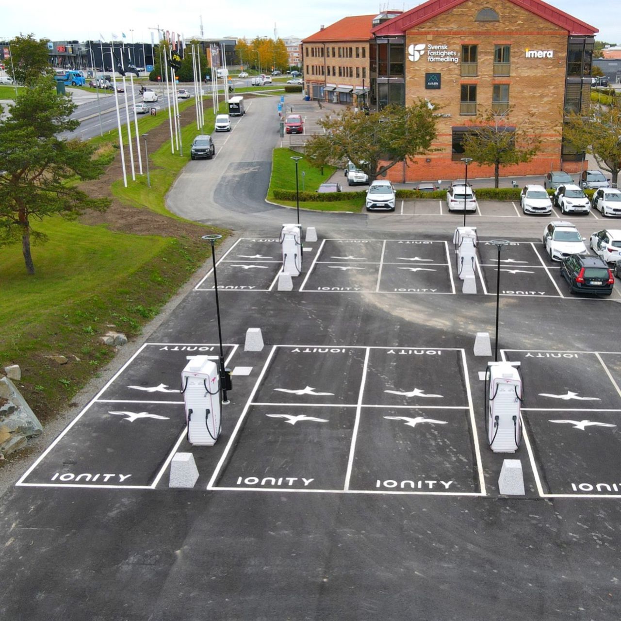 Fyra nya ställen att ladda elbilen på i Sverige 