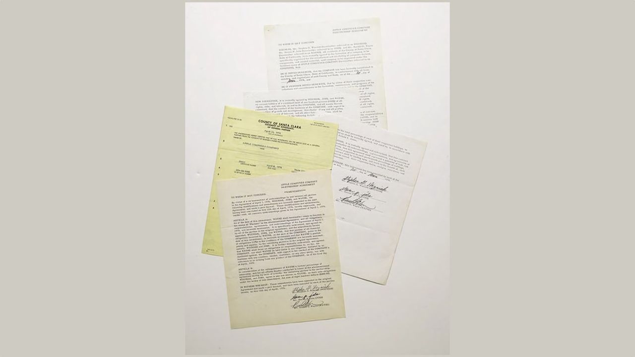 Apples grundarkontrakt auktioneras ut