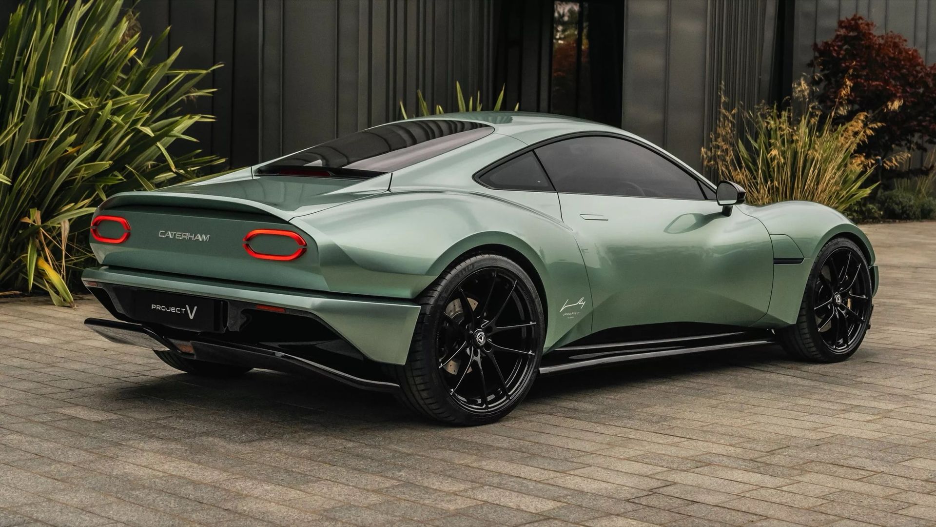 Caterhams elbil lever fortfarande