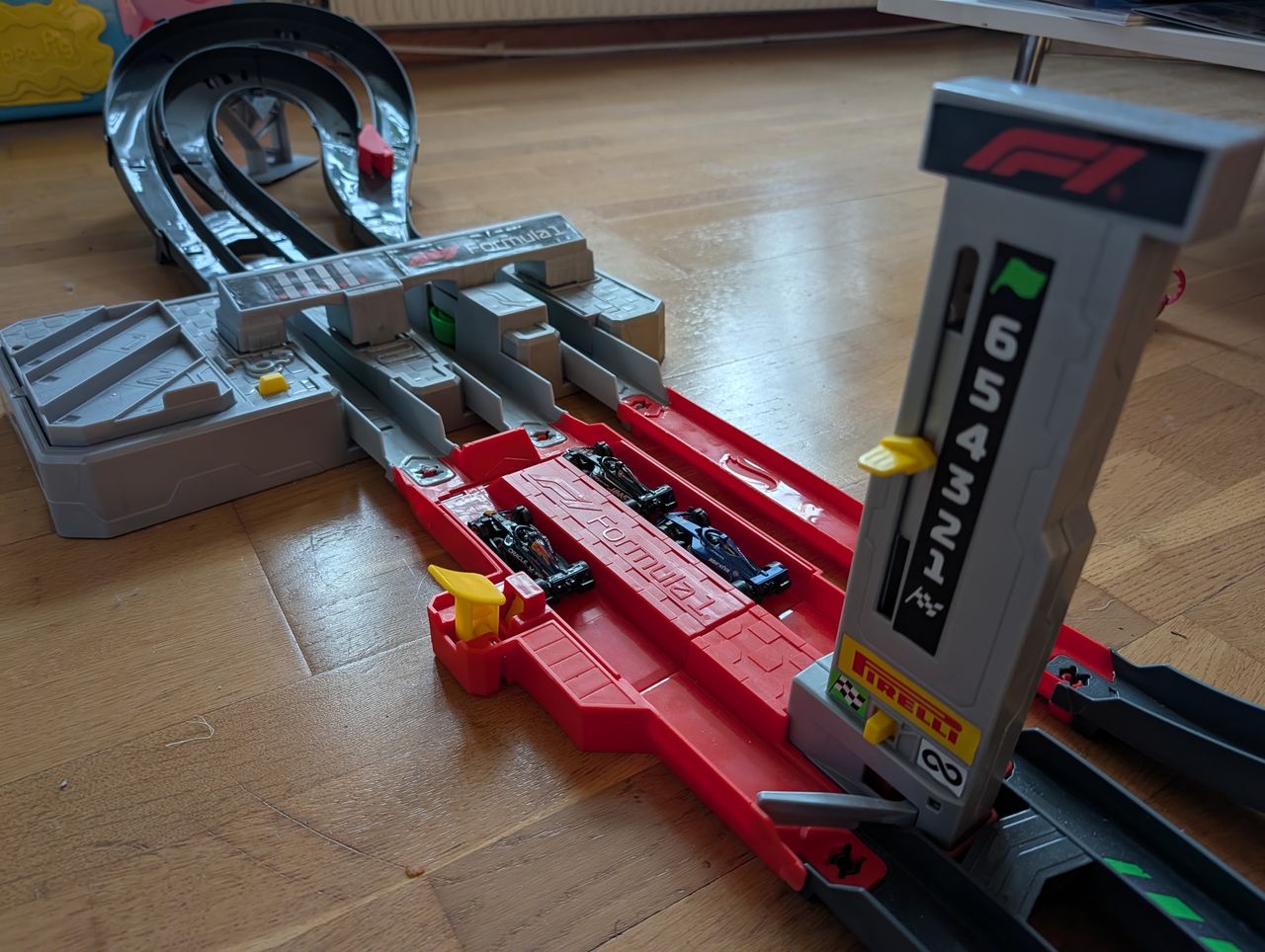 Vi har testat Hot Wheels Racing Formula 1 Grand Prix Circuit