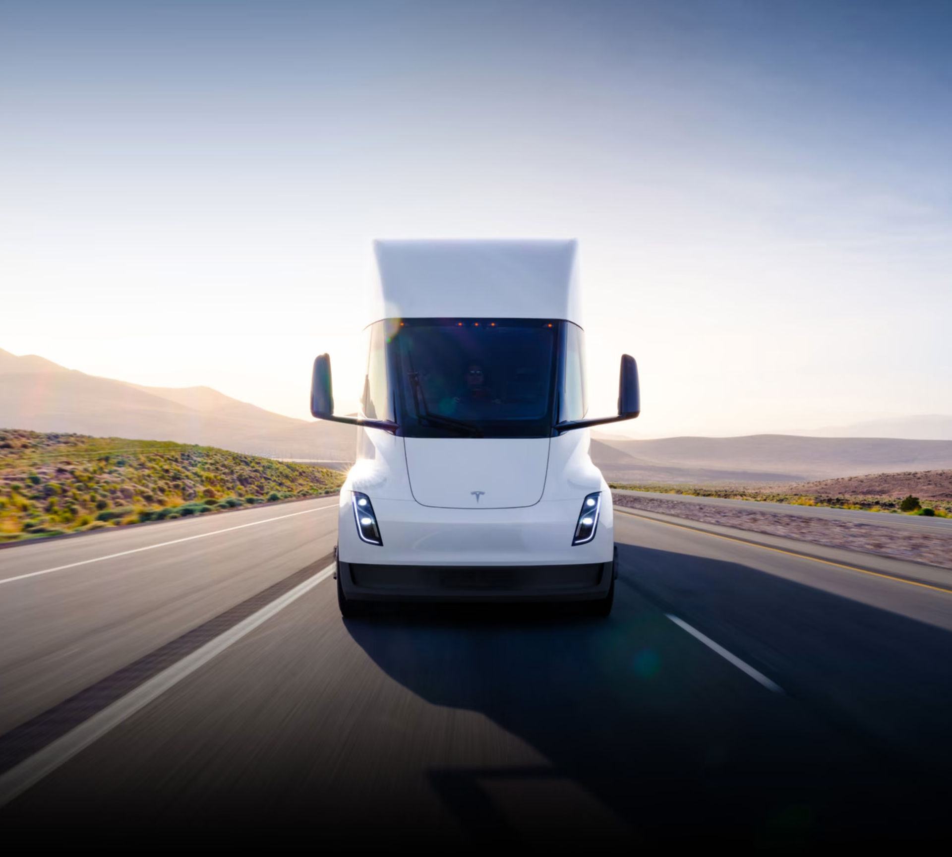 Teslas lastbil laddar supersnabbt