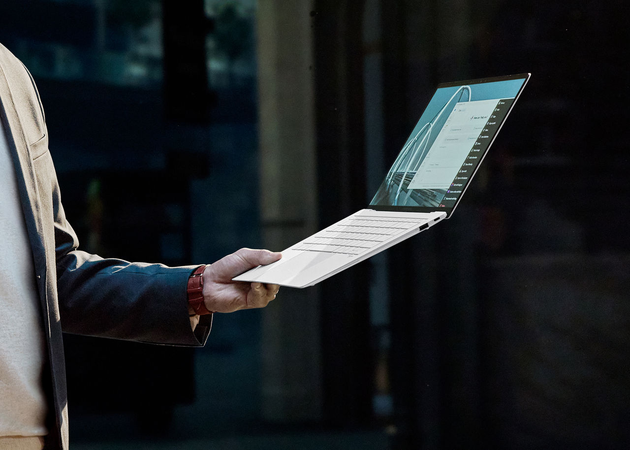 ASUS ExpertBook Ultra visades upp på CES