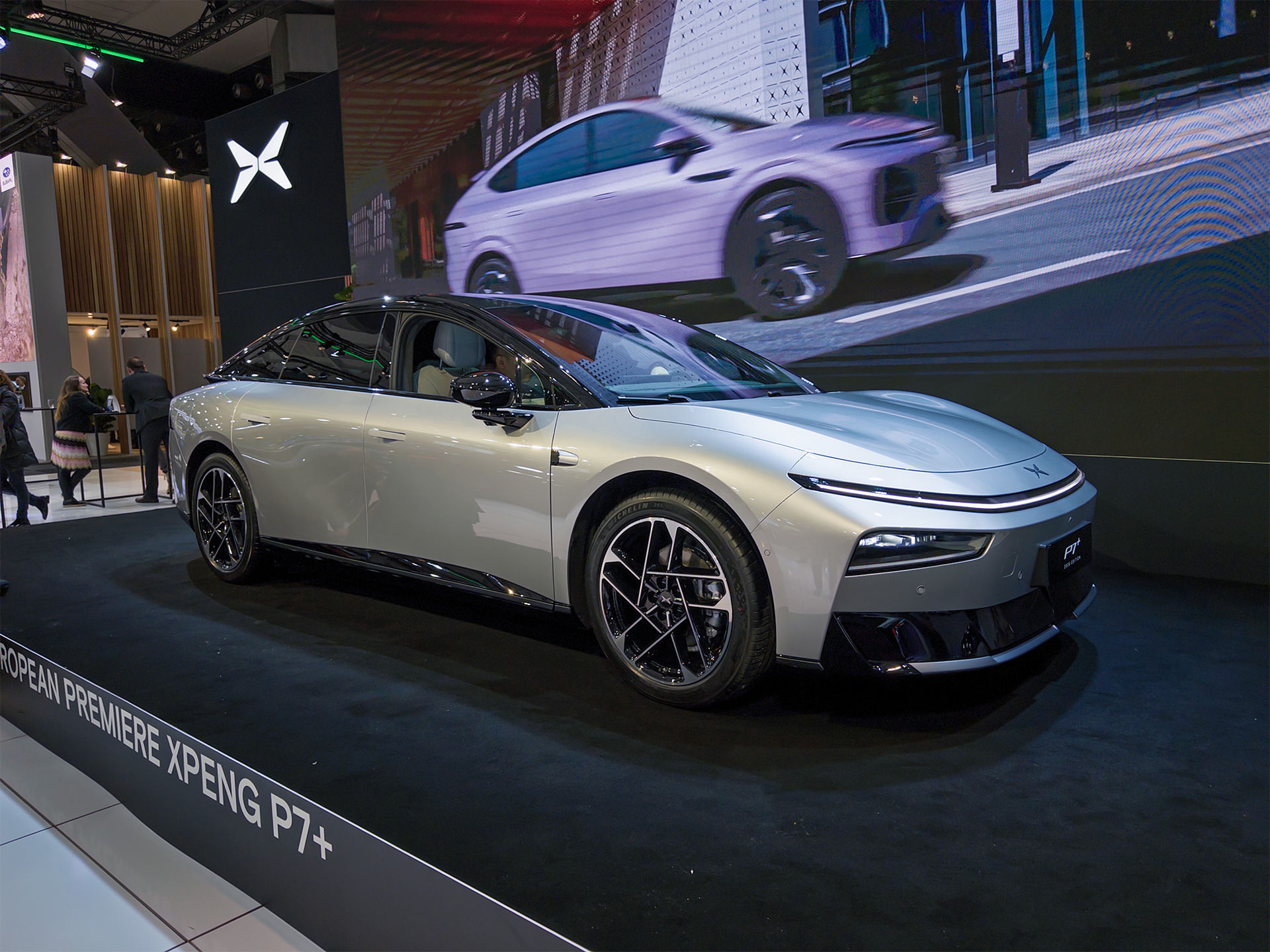 Xpeng visar upp lyxlimpan P7+
