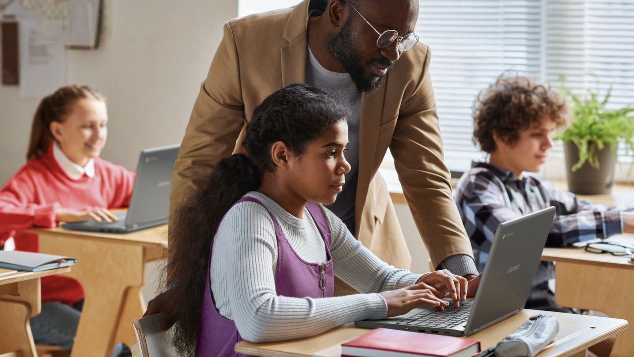Lenovo presenterar tåliga och AI-redo Chromebooks för skolan