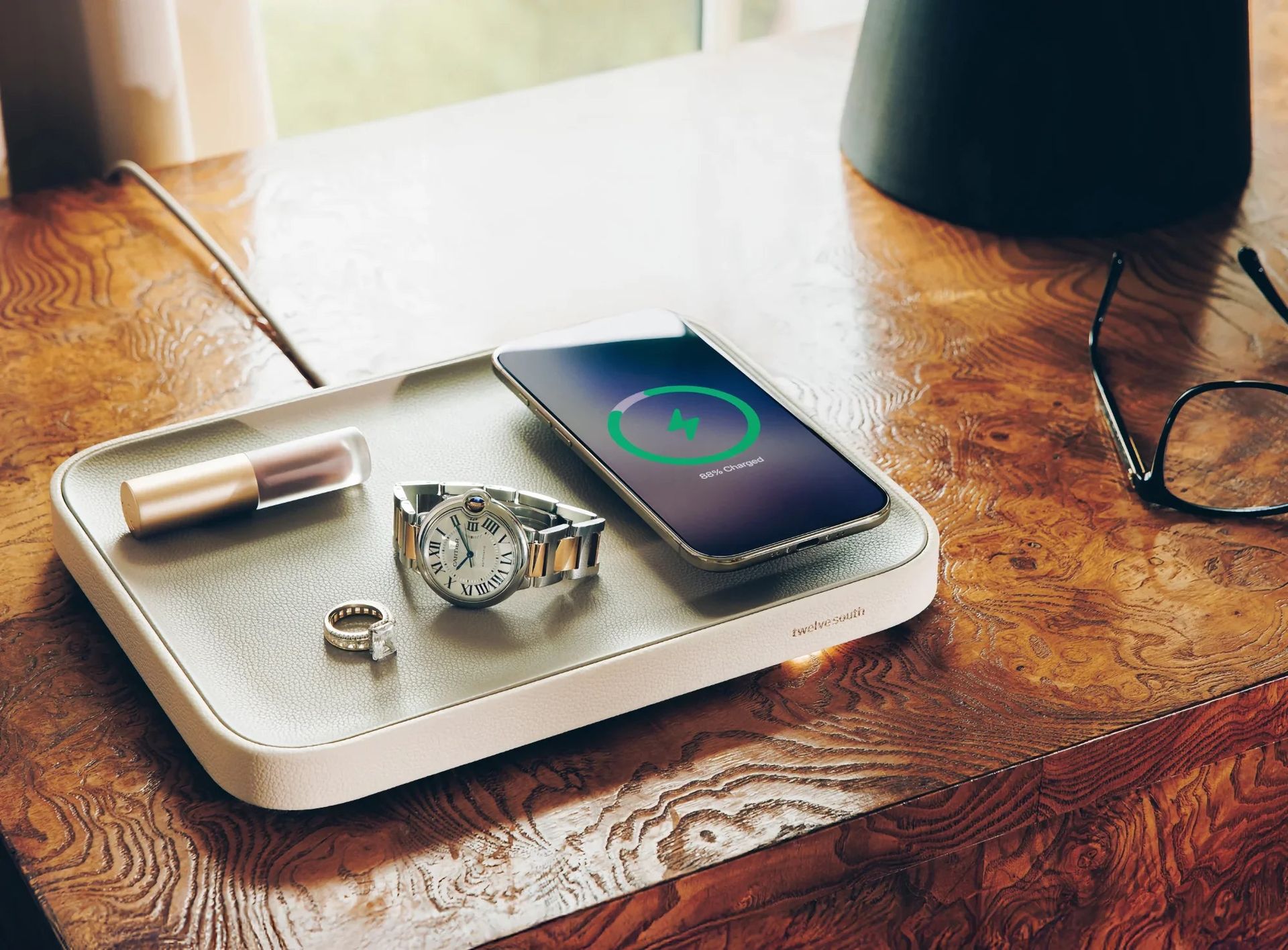 Twelve South visar upp laddbrickan Valet