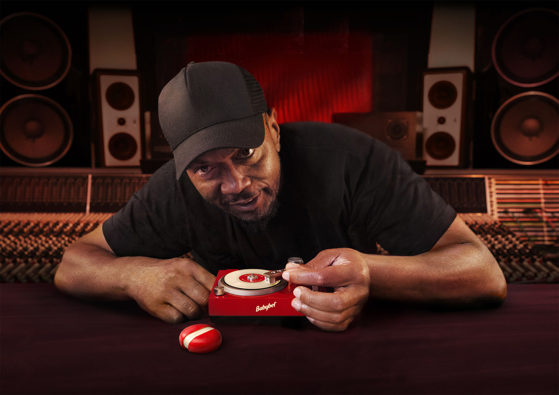 Timbaland lirar vax med Babybel