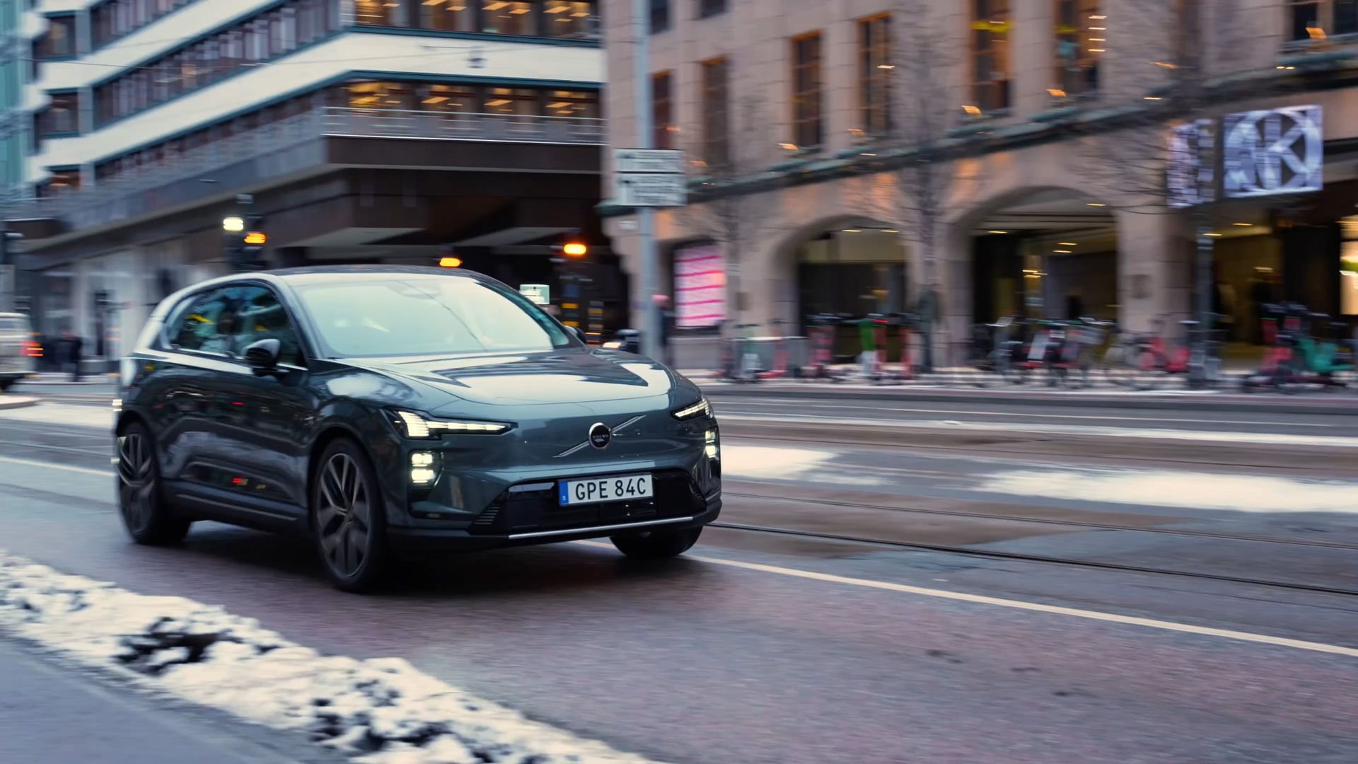 Volvo EX60 tar en tur på stan
