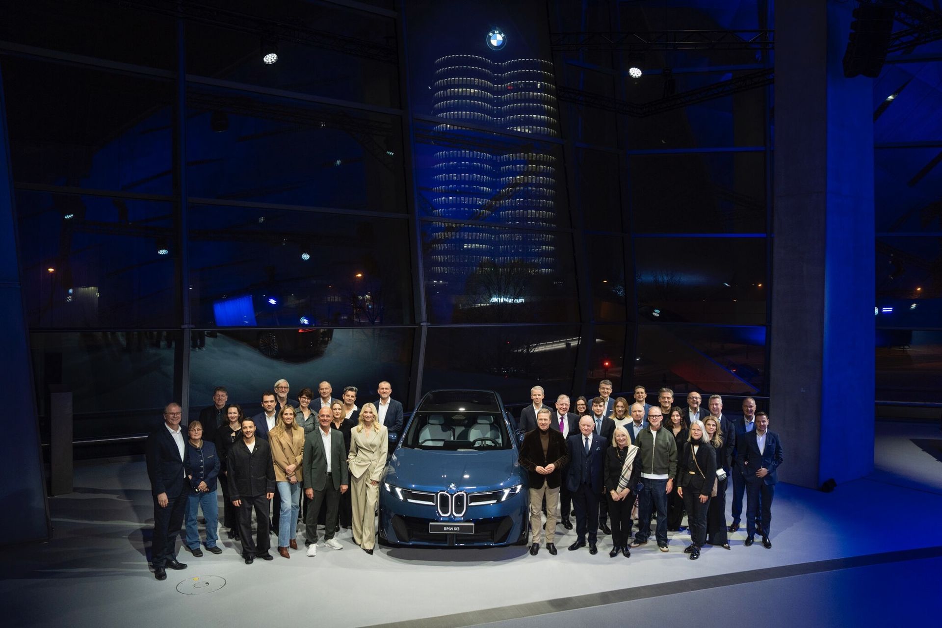 Första BMW iX3 levererade