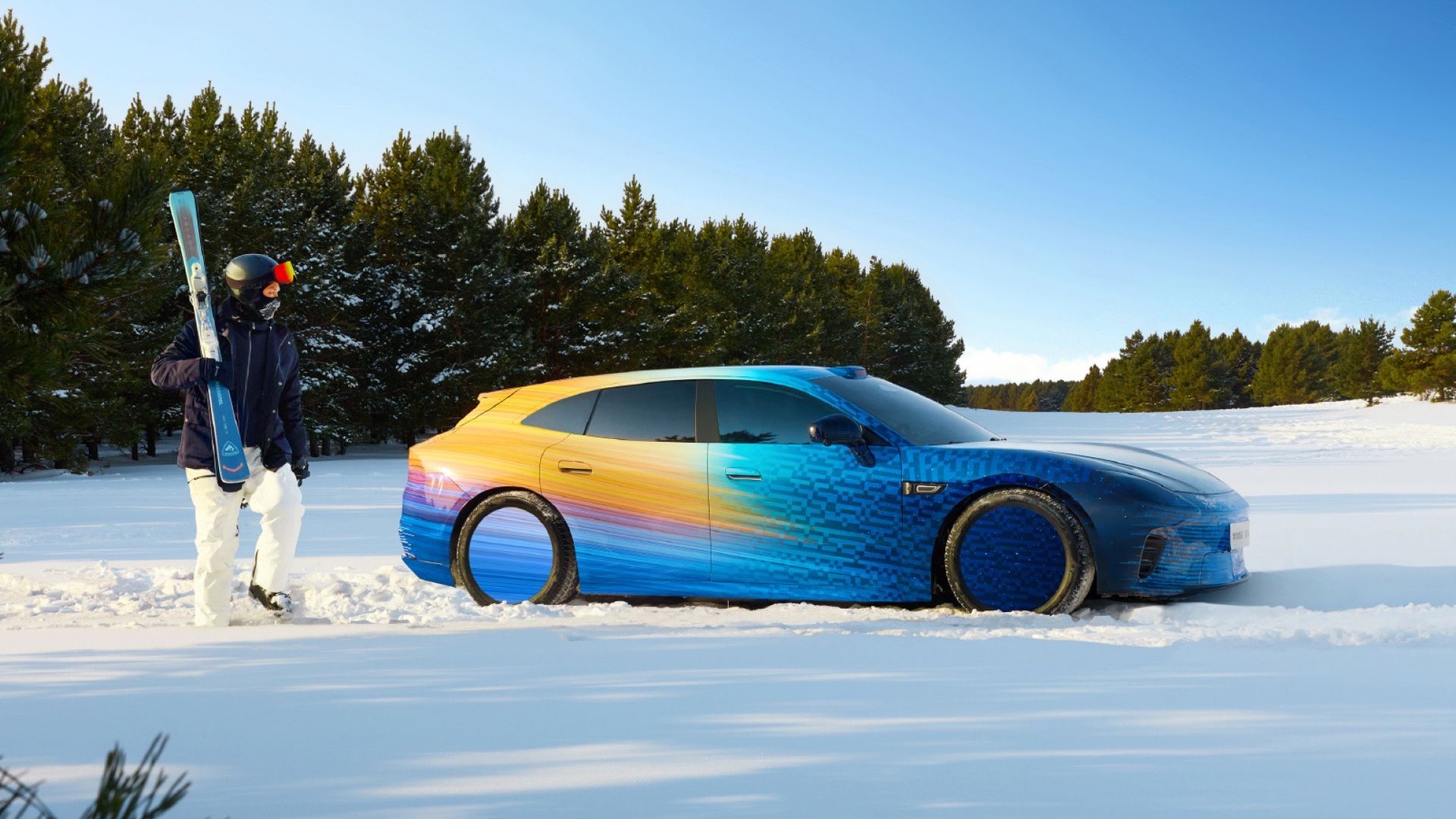 Huawei visar upp slank elbil på ny plattform