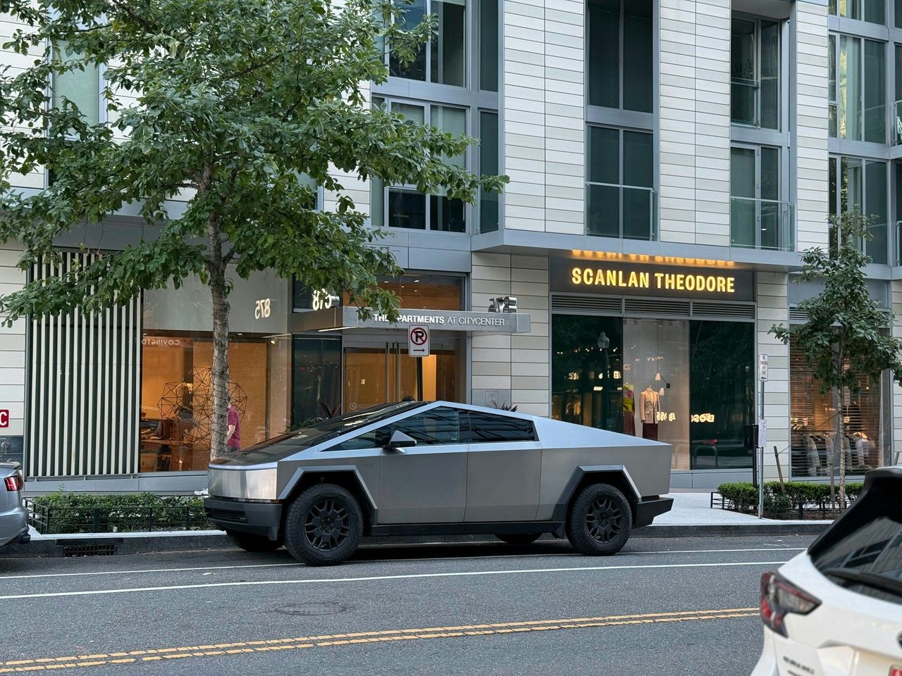 Tesla sänker priset på Cybertruck