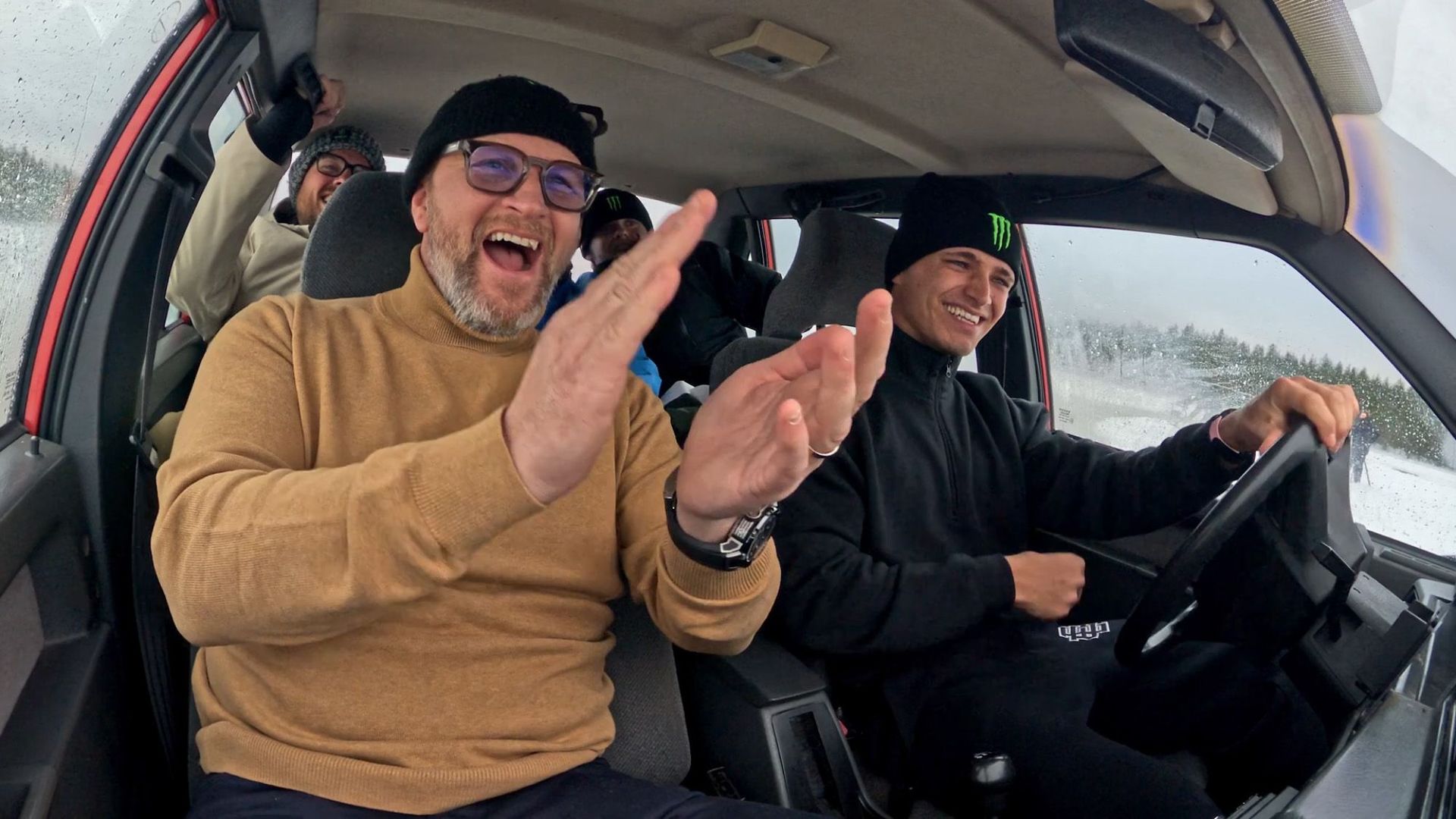 Lando Norris bränner Volvo 940 på is!