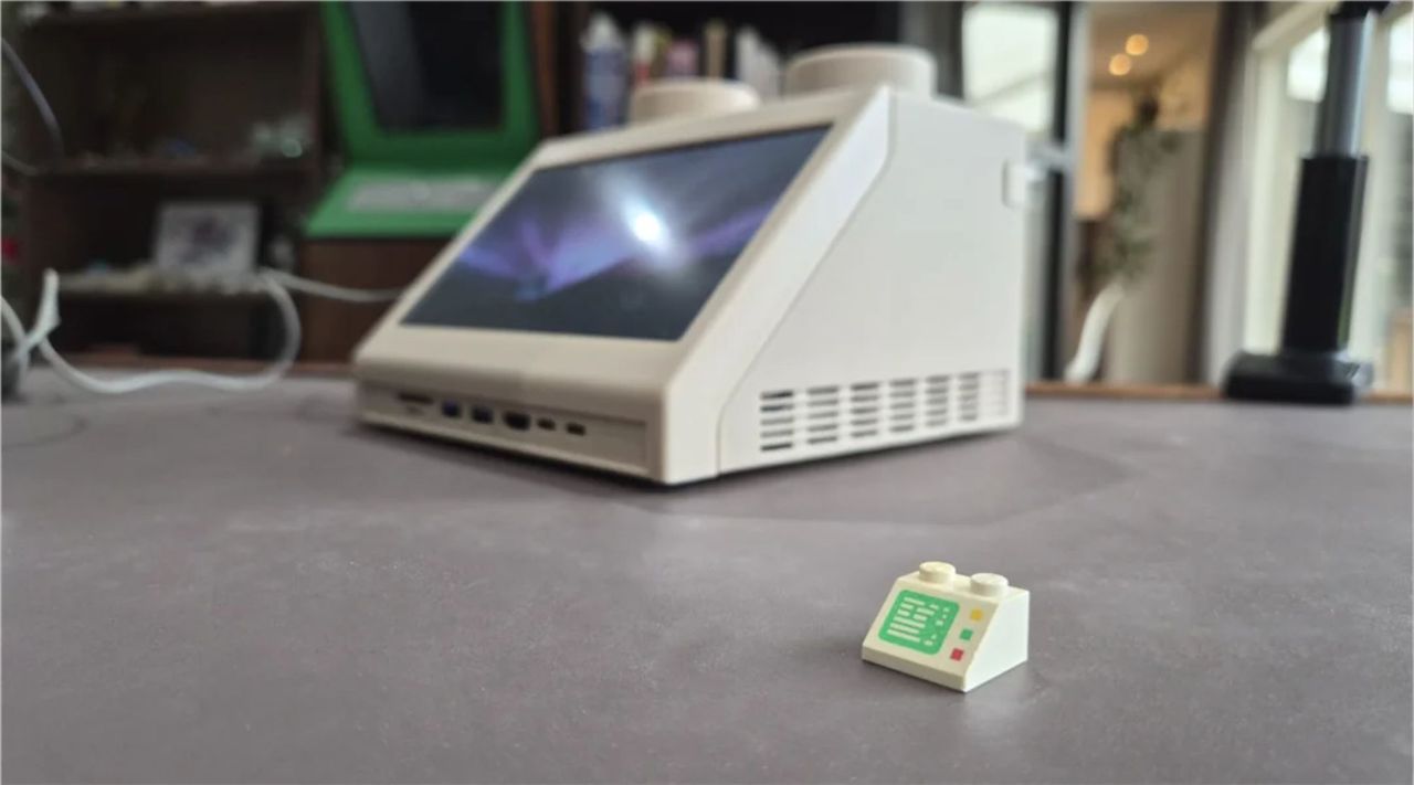 Designer förverkligar klassisk Lego-dator