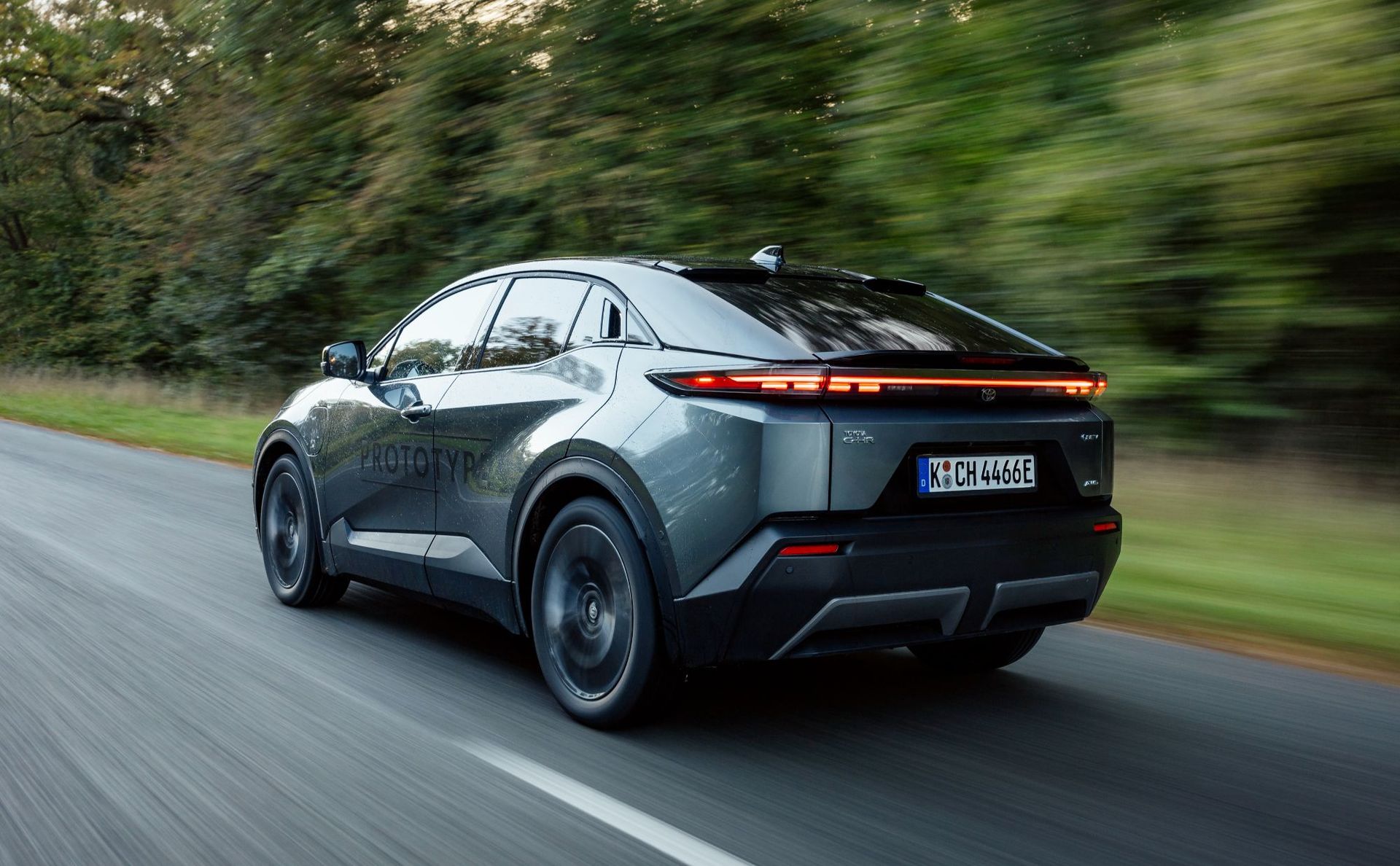 Toyota sänker priset på C-HR+ med 59.000 kronor