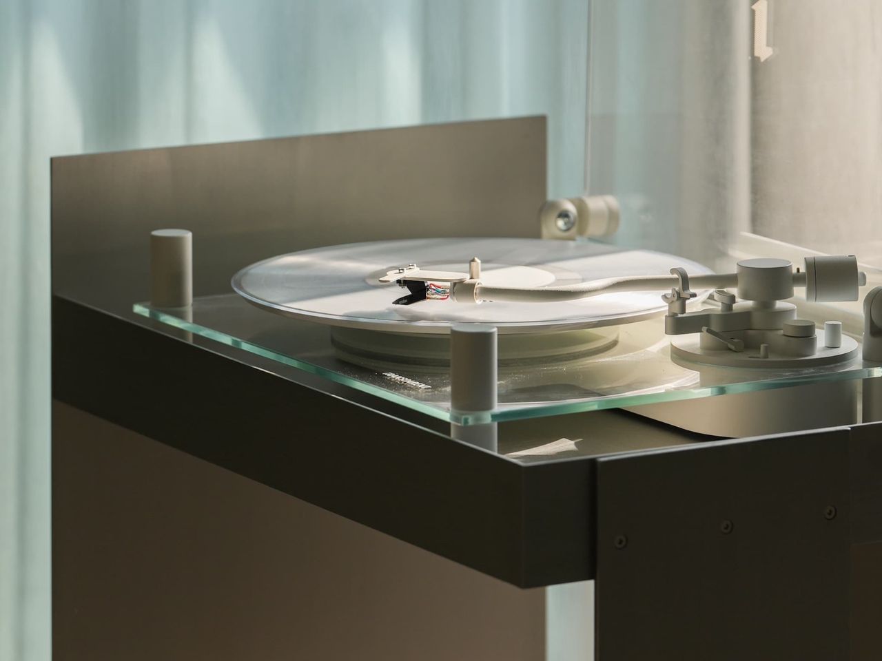 Transparents skivspelare får stöd för wifi