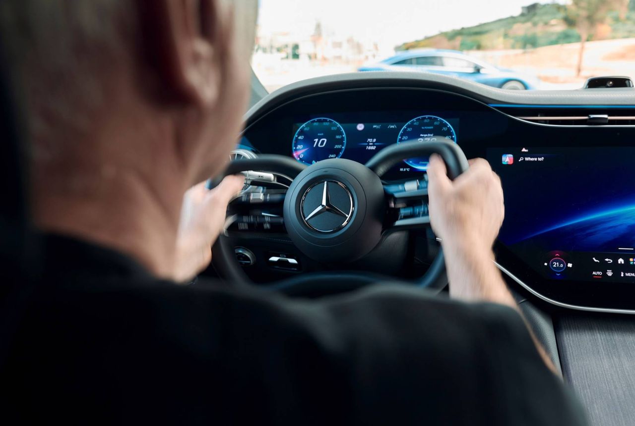Mercedes EQS skrotar rattstången
