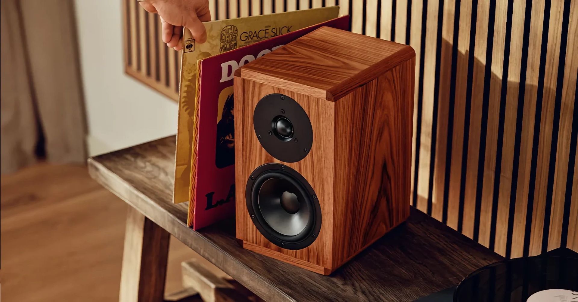 Dynaudio Legend är ett par söta högtalare i trä