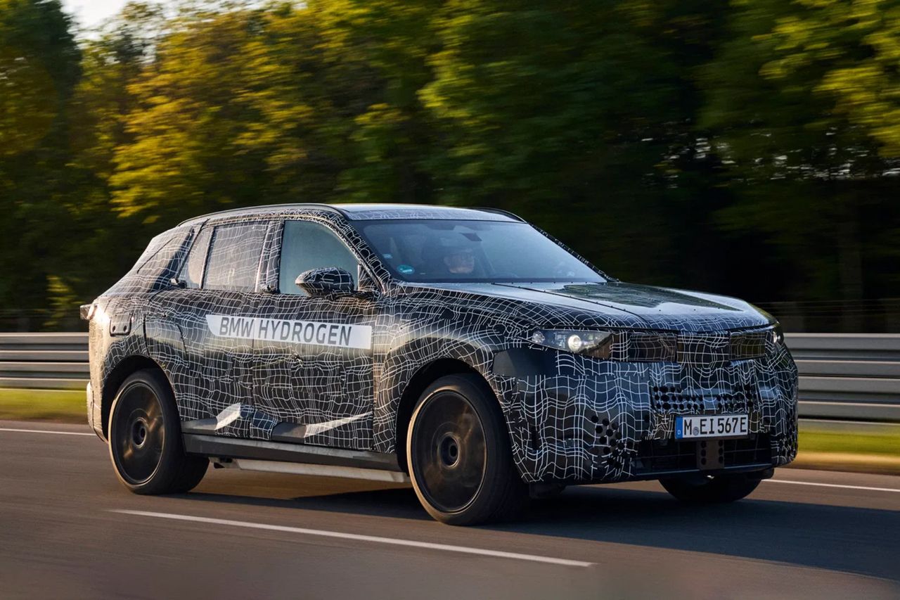 Vätgasdrivna BMW iX5 får räckvidd på 75 mil