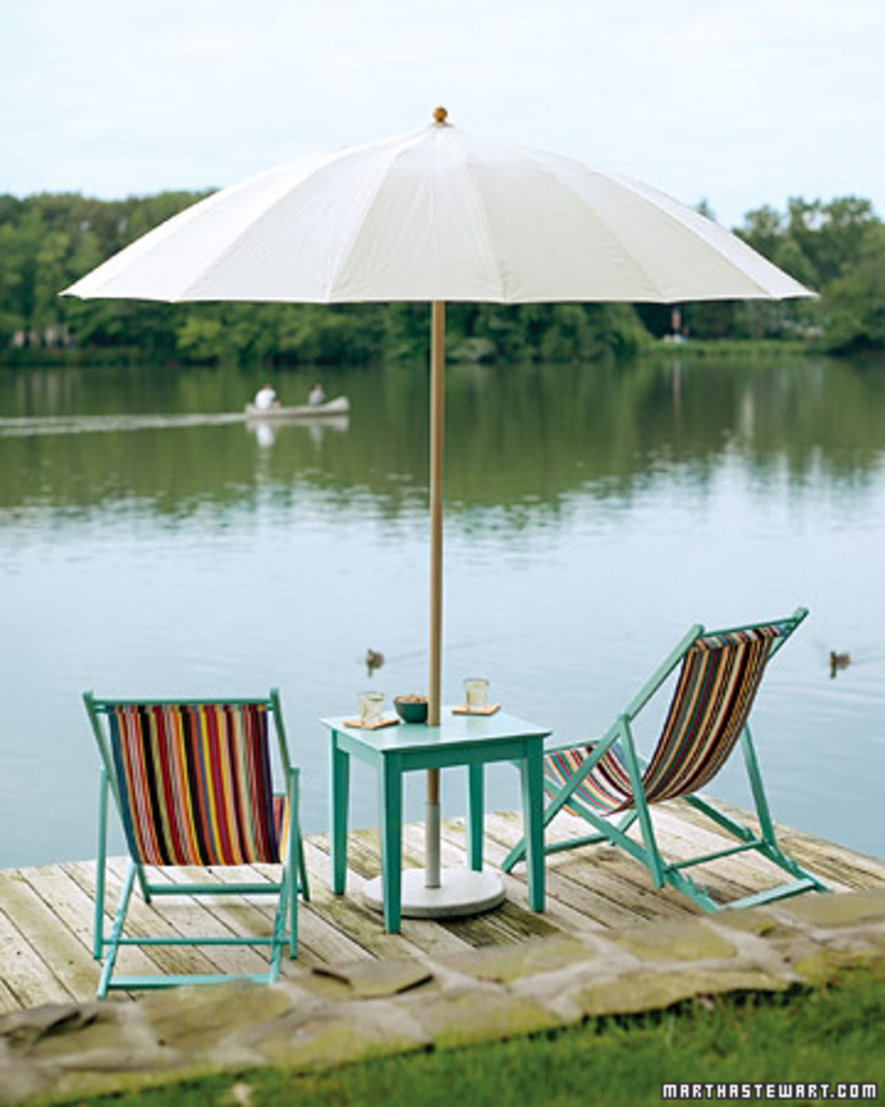 Parasoll och bord för lata dagar