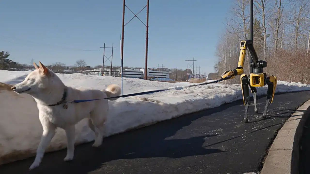 Nu kan robothunden Spot hjälpa till i hushållet