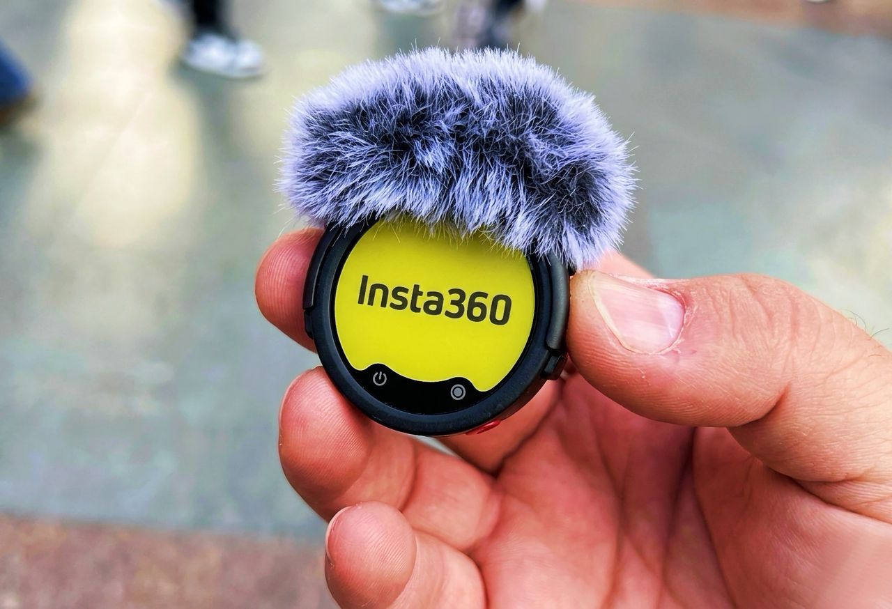Insta360 nya trådlösa mikrofon har en E Ink-skärm