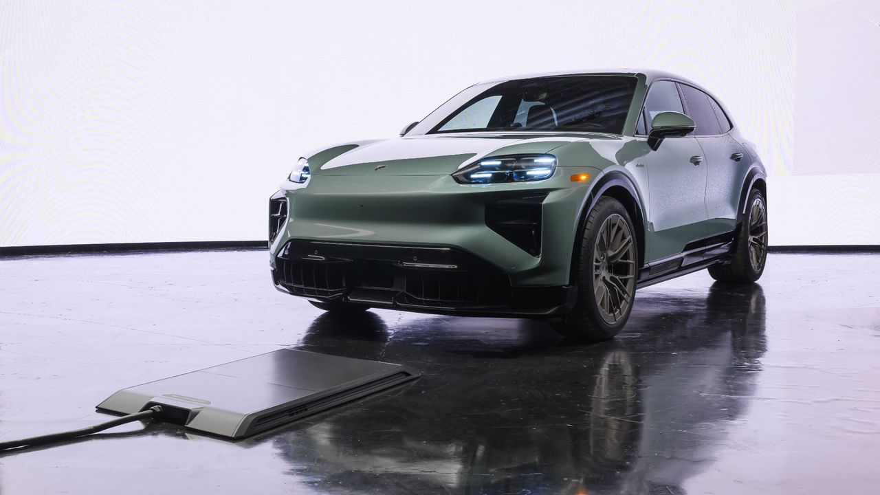 Nu lanserar Porsche sin trådlösa bil-laddare