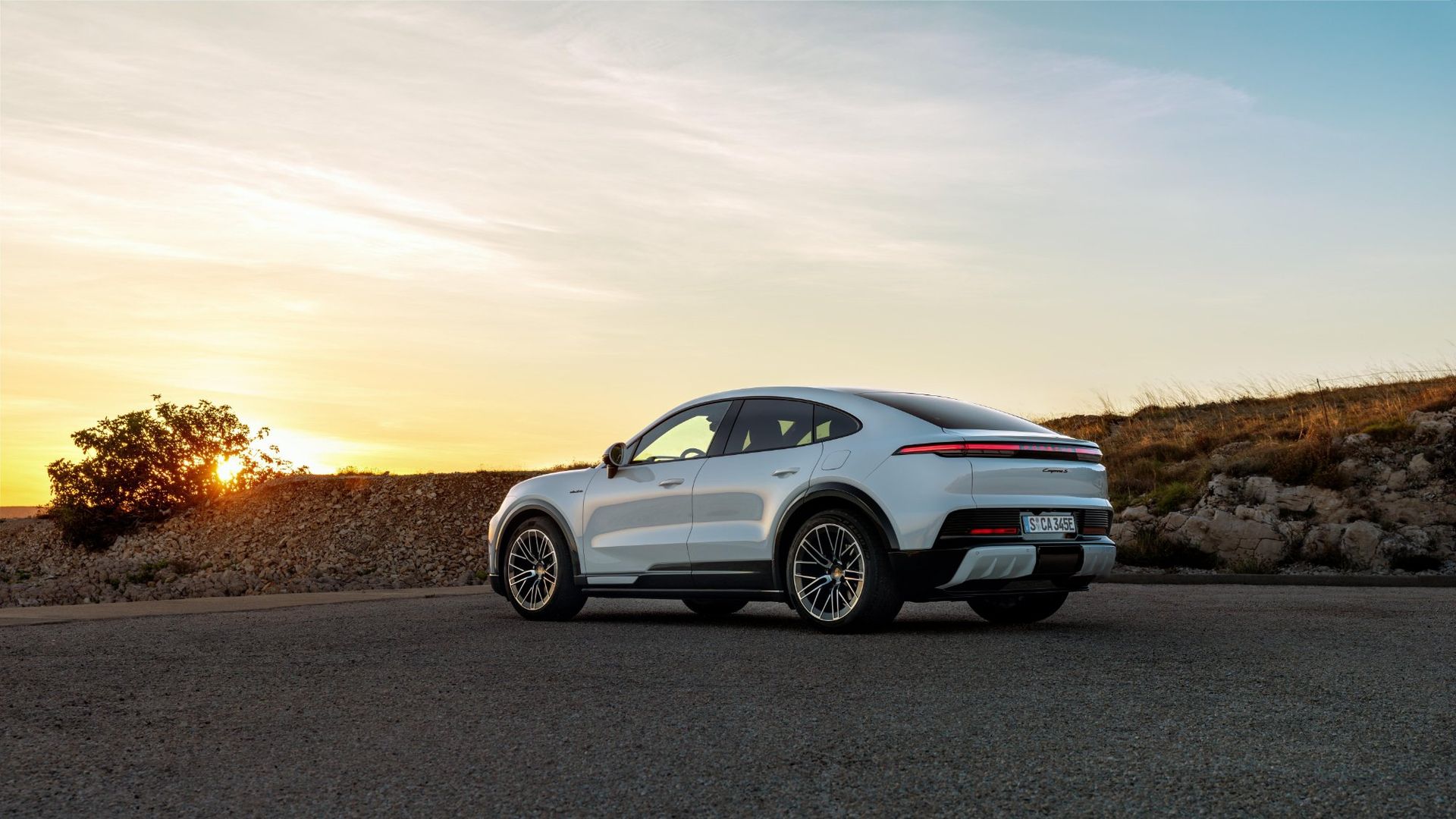 Porsche släpper SUV inspirerad av 911